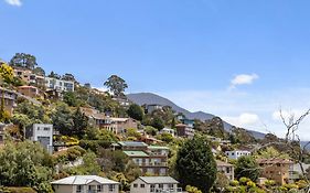 The View 2 Bed Unit With Stunning Hobart Outlook